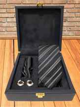  ست کراوات مشکی راه راه و پوشت و دکمه سردست مدل K6
