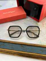  عینک آفتابی زنانه سالواتور فراگامو مدل SALVATORE FERRAGAMO 1002